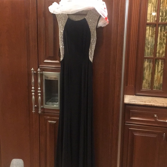 Black sequin gown - Picture 3 of 4